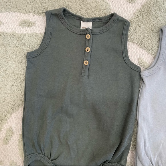 Bundle of Two H&M Baby Exclusive Organic Henley Tank Onesies in Green + Blue - Picture 2 of 3